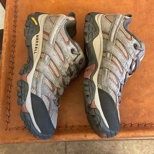 Vibram Merrill Athletic Shoes